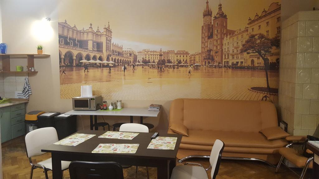 Smocza Jama Hostel Krasków Eksteriør bilde