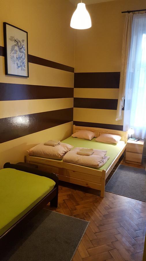 Smocza Jama Hostel Krasków Eksteriør bilde