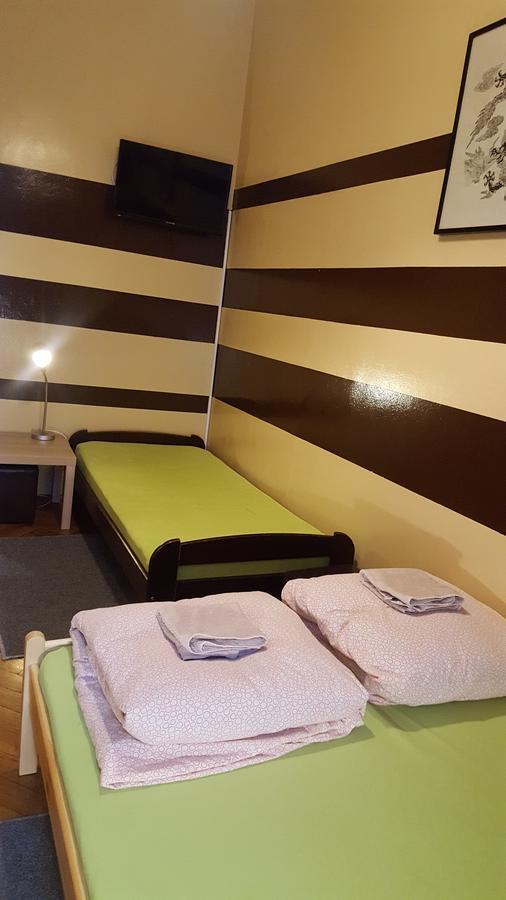 Smocza Jama Hostel Krasków Eksteriør bilde