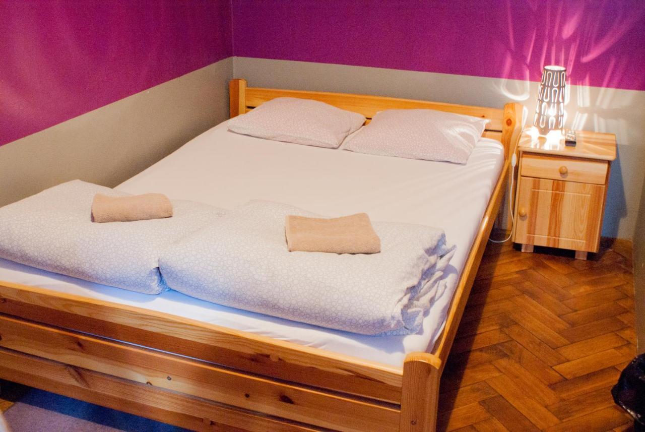Smocza Jama Hostel Krasków Eksteriør bilde