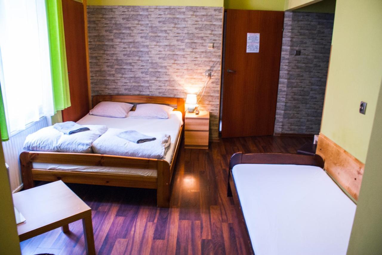 Smocza Jama Hostel Krasków Eksteriør bilde