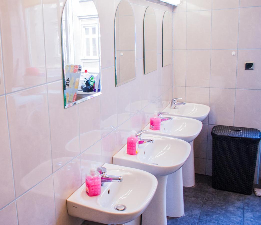 Smocza Jama Hostel Krasków Eksteriør bilde
