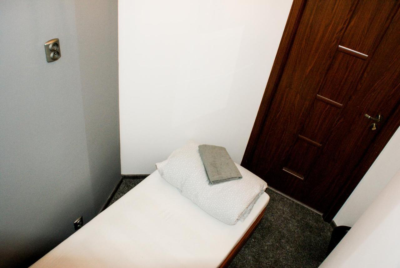 Smocza Jama Hostel Krasków Eksteriør bilde