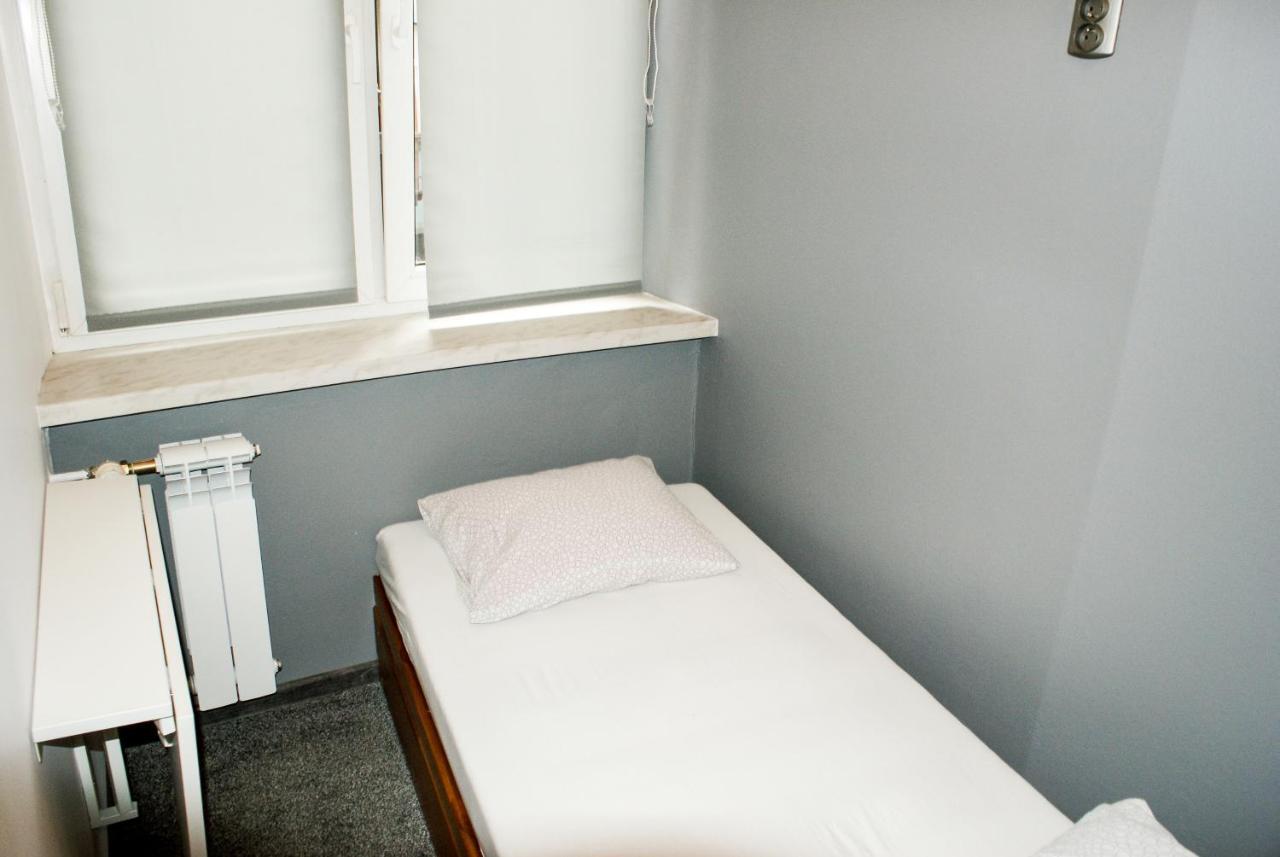 Smocza Jama Hostel Krasków Eksteriør bilde